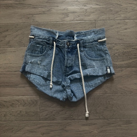 REVOLVE | One Teaspoon "Bandits" Denim Shorts w/ Nautical Rope Belt | Size 25 - Picture 4 of 11